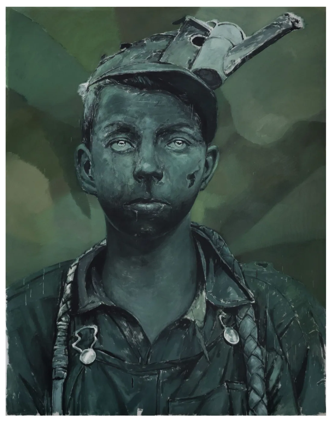 Retrato en tonos verdes y grises de un niño con overol y una gorra coronada por un pico metálico.